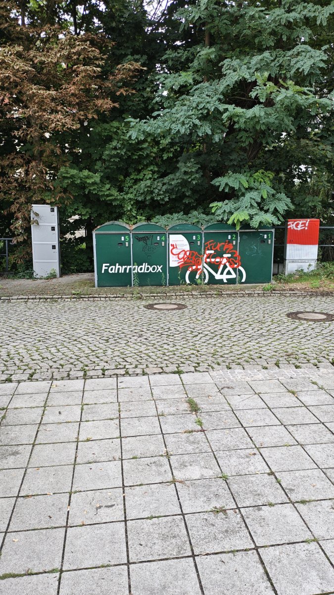 Ladebox und Fahrradparkboxen